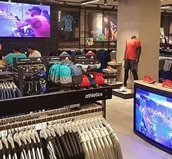 En televisores, tótems y kioscos
